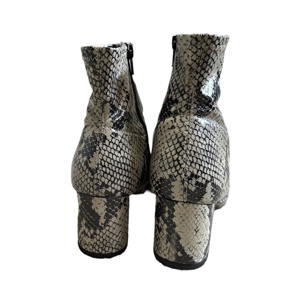 WOMEN'S MEMORY FOAM FAUX SNAKESKIN BOOTS BOOTIES SIZE 8.5 - Picture 2 of 3